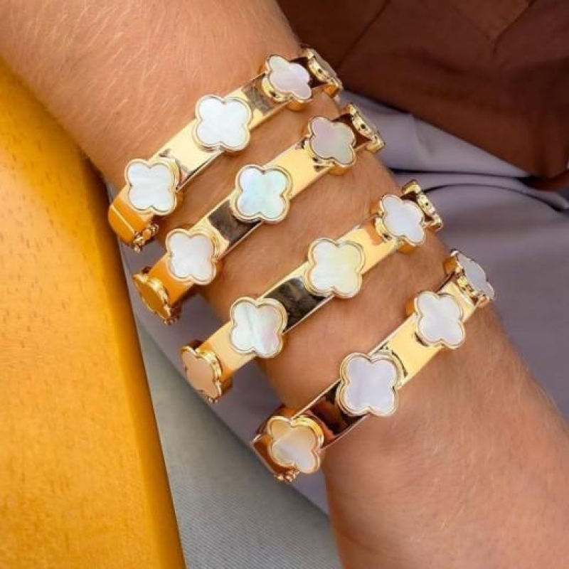 Bracelete Trevo Madrepérola