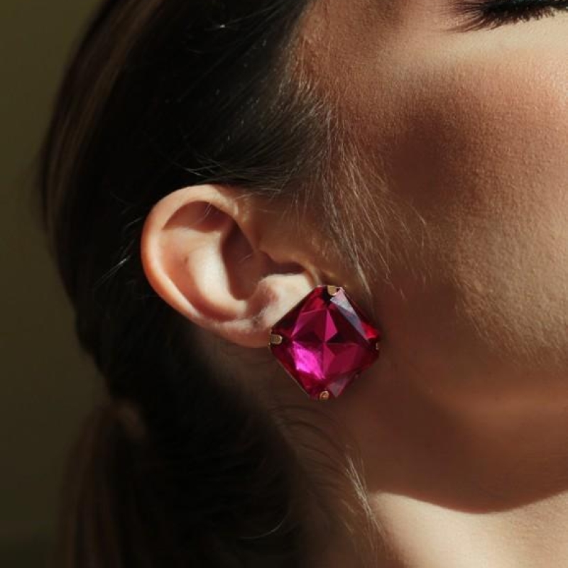 Brinco Quadrado com Pedra em Acrílico Rosa