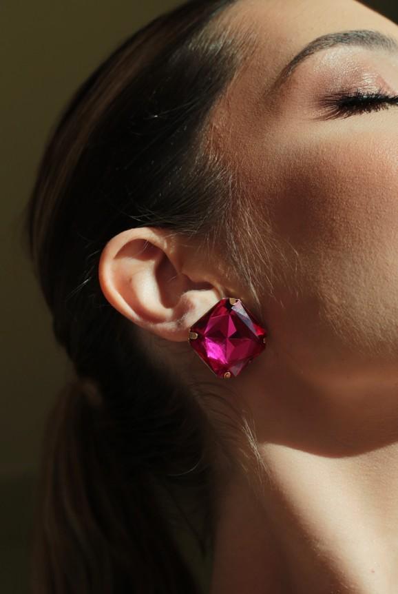 Brinco Quadrado com Pedra em Acrílico Rosa